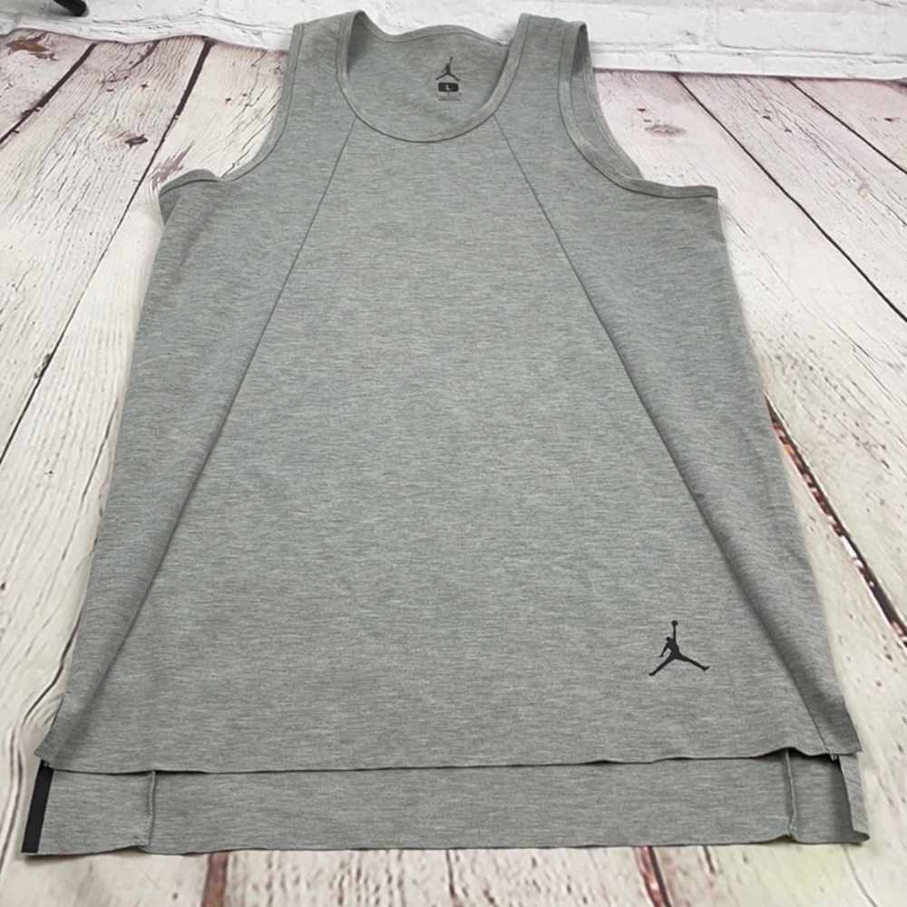 UEC men’s Jordan gray athletic tank top large